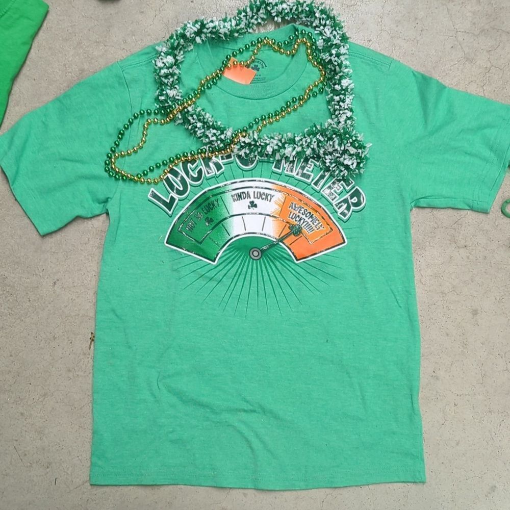 St. Patrick's Day luck o meter tee, & beads‎
